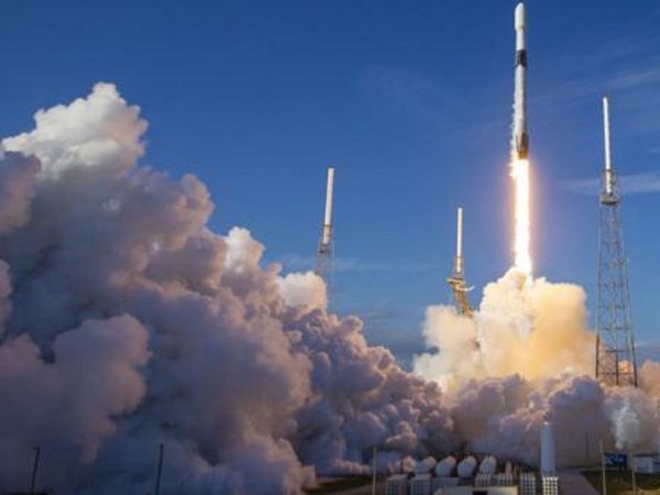 SpaceX pone en órbita 60 satélites más para crear red de alta velocidad