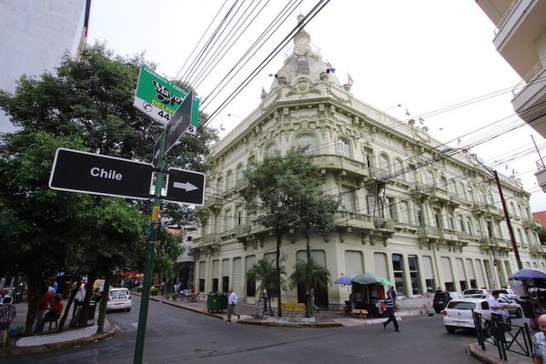 Recortarán gastos adicionales para destinar a Salud