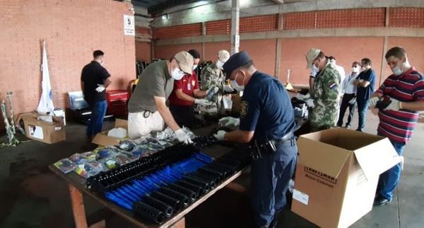 Hallan 130 fusiles desarmados en el aeropuerto Guaraní de Minga Guazú