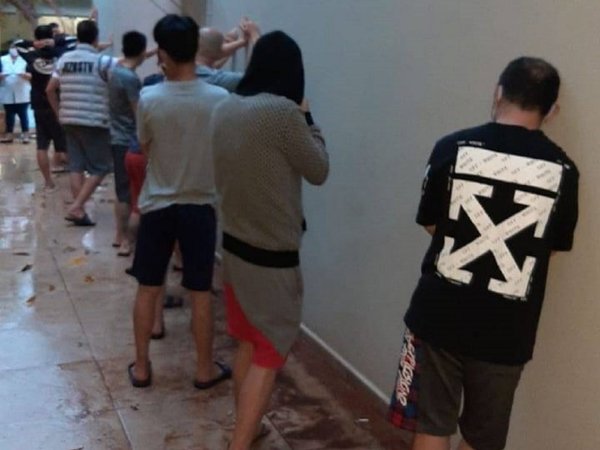 Policías son detenidos tras presunta apropiación de dinero de taiwaneses