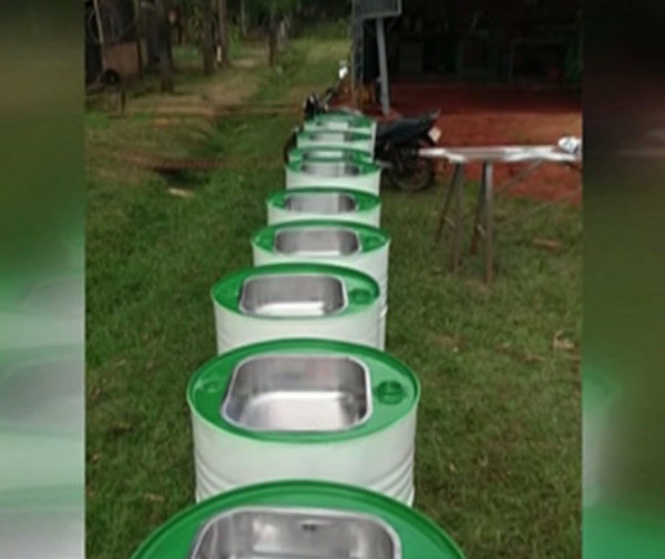 Instalan lavatorios hechos con tambores reciclados en Villarrica