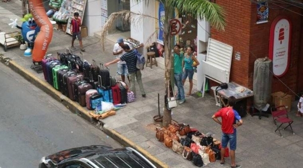 HOY / Central de Trabajadores: “Quedarse en casa también cuesta”