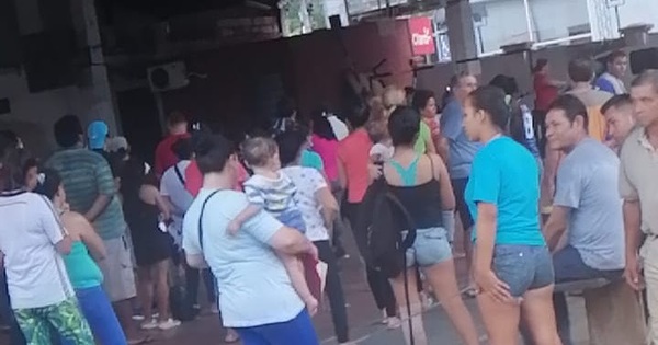 Coronavirus: aglomeración en el tinglado municipal
