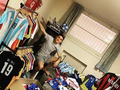 De Ronaldinho a Riquelme: La colección de camisetas de Dybala