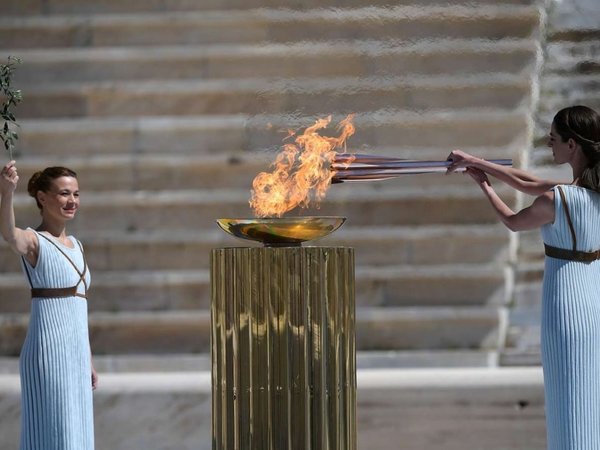 La antorcha olímpica abandona Grecia mientras sigue la incógnita por los JJOO