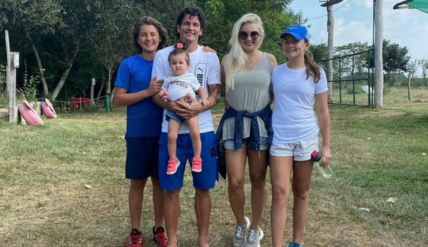 HOY / Nelson Haedo entrena a su familia en casa e insta a la ciudadanía: "Les deseo mucha fortaleza"
