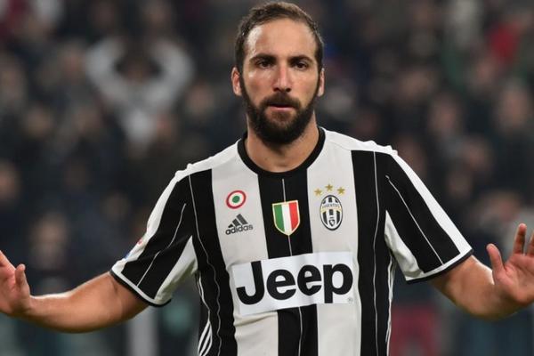 Higuaín deja Italia y regresa a Argentina