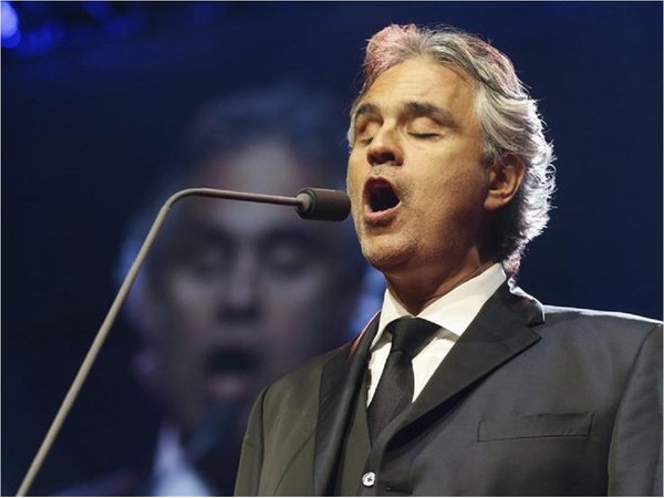Andrea Bocelli cantará desde el balcón de Fedez y Chiara Ferragni