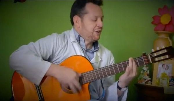 Covid-19: Médico se refugia en la música para proteger a su familia
