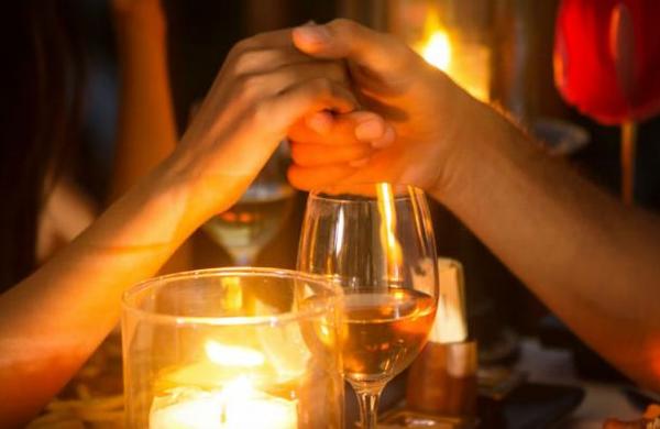 Contrae coronavirus en un viaje secreto con su amante: ahora está en cuarentena con su esposa - SNT