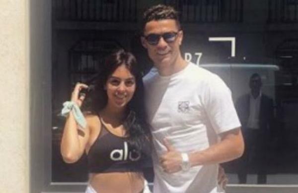 Critican a Cristiano Ronaldo y Georgina por salir de compras en plena pandemia del coronavirus - C9N