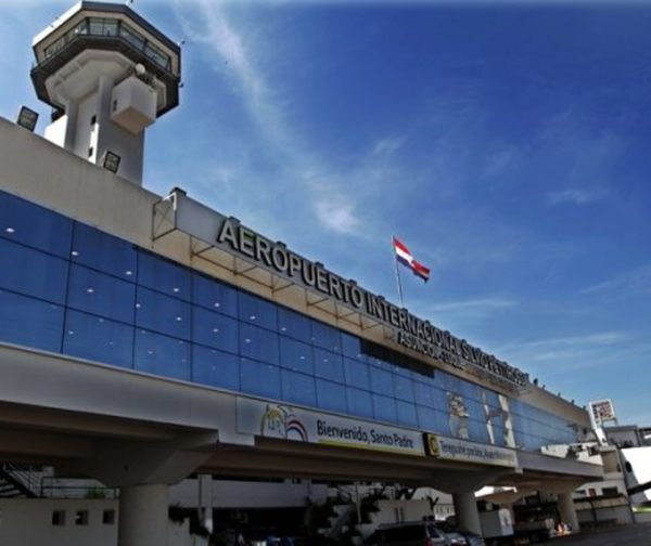 Varias aerolíneas suspenden vuelos por coronavirus