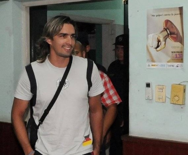 HOY / Comisario Eliseo Gaona, relata el momento de violencia, de parte del ex jugador “Aquiles” Baéz