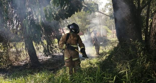 Ojerúre oñedona haguã insumo umi bombero omba’apóva protegido - ABC Remiandu - ABC Color