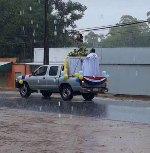 San José bendijo a limpeños en su día bajo intensa lluvia y cuarentena - Nacionales - ABC Color