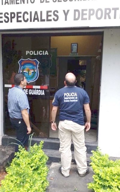 Aquiles Báez reventó blíndex de comisaría | Crónica