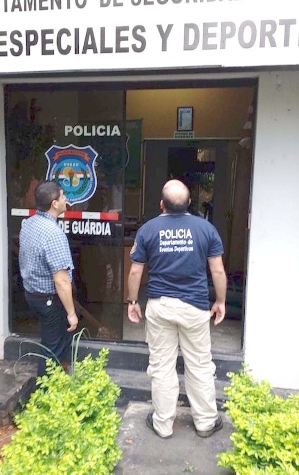 Aquiles Báez reventó blíndex de comisaría | Crónica