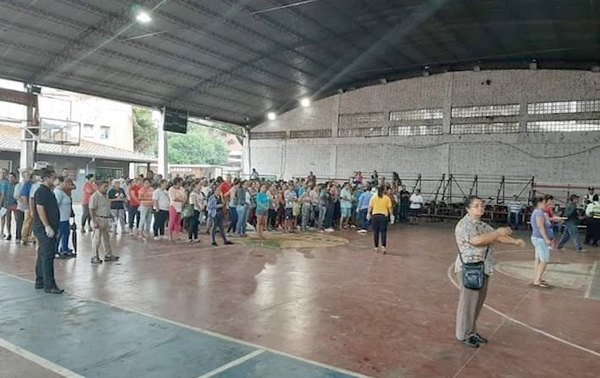 ¿Y la cuarentena?: multitud en la Muni de San Lorenzo | Crónica