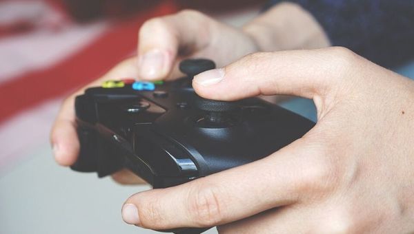 Seis videojuegos para no aburrirte en casa (y buenas noticias para los gamers)