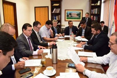 Alliana convoca a los líderes de bancadas para anunciar medidas