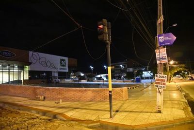Camión de gran porte soltó varios cables sobre Cacique Lambaré  - Nacionales - ABC Color