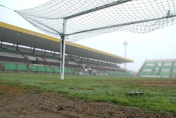 HOY / Virólogo alemán dice que el fútbol solo podrá regresar en 2021