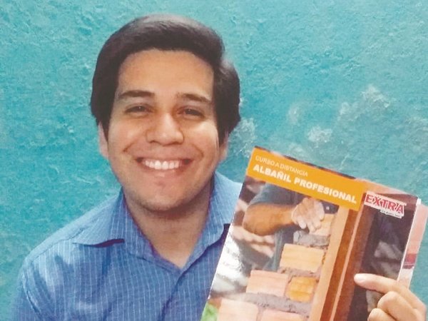 Estudia albañilería para ser como su papá