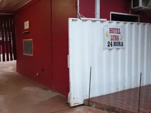 Policía violó cuarentena: farreó con amigos, fue a motel, cayó de escalera y murió