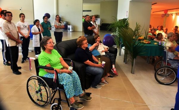 Más del 90% de adultos mayores fueron evacuados del geriátrico del IPS