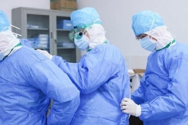 Dos médicos fueron removidos por reclamar equipos de bioseguridad