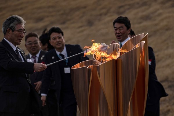 La llama olímpica aterrizó en Japón acompañada de muchas dudas