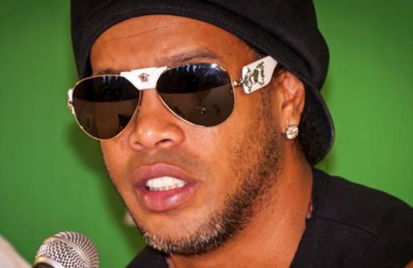 'Lo vi un poco desanimado': amigo revela cómo Ronaldinho pasa sus días detenido - C9N