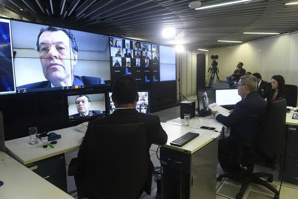 Senado aprueba estado de calamidad en Brasil en inédita sesión online