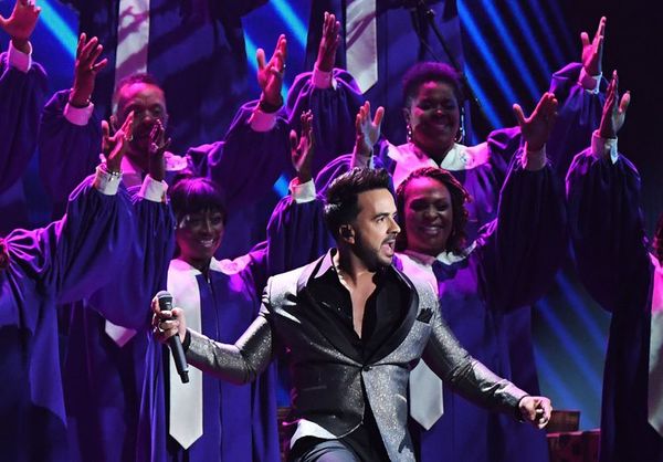J Balvin, Fonsi y otros artistas se unen en concierto desde casa de Telemundo - Espectáculos - ABC Color