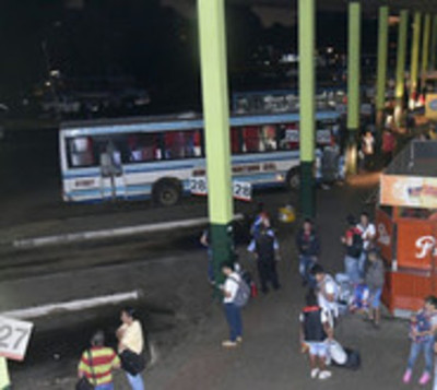 Cierran puertas de la Terminal de Ómnibus de Asunción - Paraguay.com