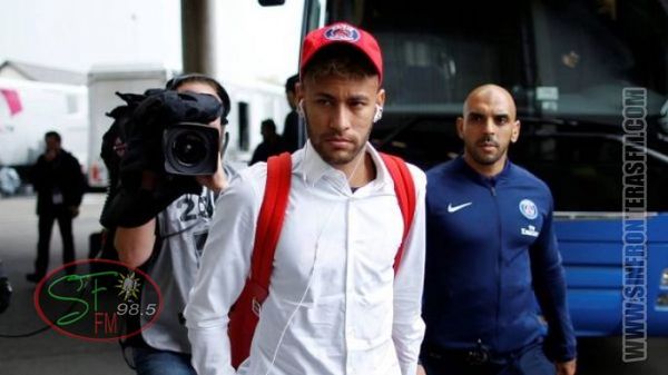 Neymar volvió a Brasil y no podrá regresar a Francia