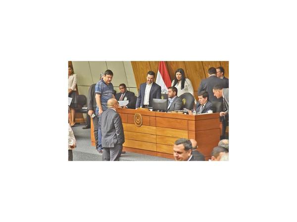 Diputados analizan recortar gastos y destinarlos a Salud