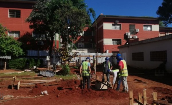 Avanza construcción del pabellón sanitario para cuadros respiratorios
