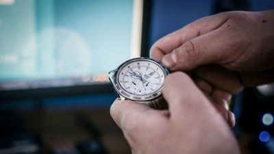 A medianoche se atrasa la hora