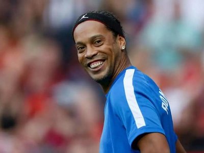 Ronaldinho festeja sus 40 años en una cárcel de Paraguay