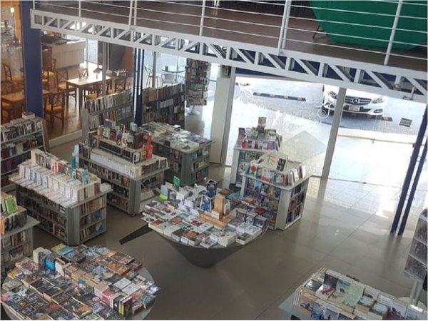 Se derrumbó parte de la librería El Lector