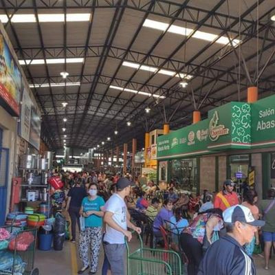 Ante aglomeraciones en mercados, comitiva policial recorre puntos críticos - Nacionales - ABC Color