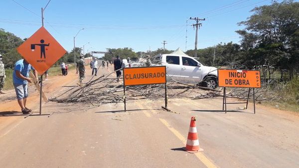 Ciudadanos autoconvocados bloquean acceso a San Pedro de Ycuamandyyú  - Nacionales - ABC Color