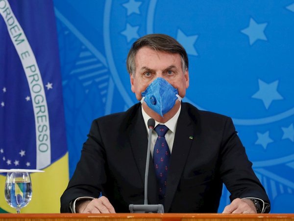 Bolsonaro impide a gobiernos regionales cerrar aeropuertos o vías de transporte