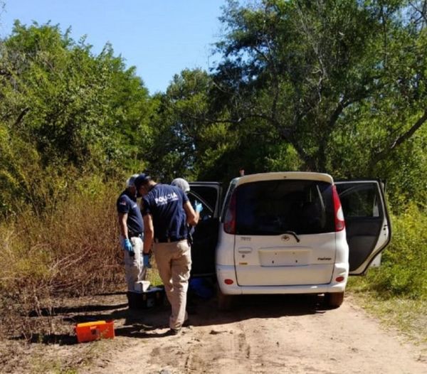 Hallan cadáver en el interior de un vehículo en Ypané