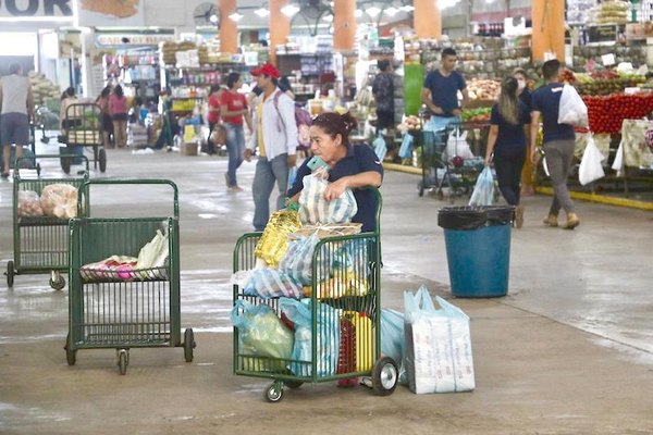 Multitud de gente en el Abasto Norte | Crónica
