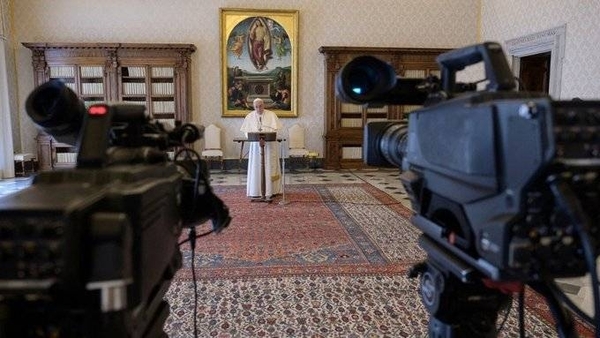 HOY / El Papa pide unir voces y convoca a fieles del mundo a rezar un "Padre Nuestro"