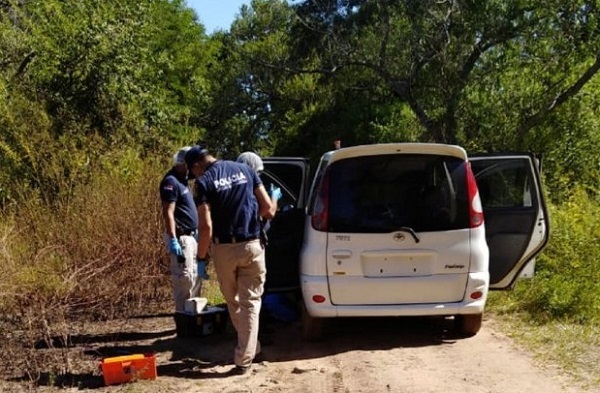 Hallan cadáver en el interior de un rodado