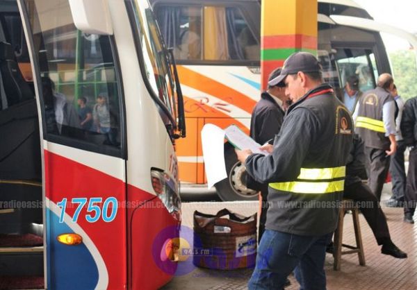 Buses de larga distancia siguen operando pese a cierre de terminales