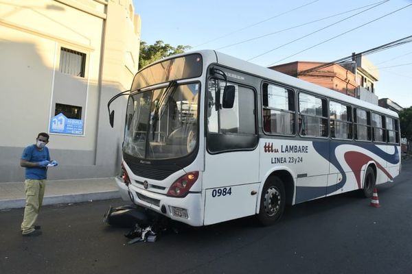 Accidente en cruce con semáforo descompuesto - Nacionales - ABC Color